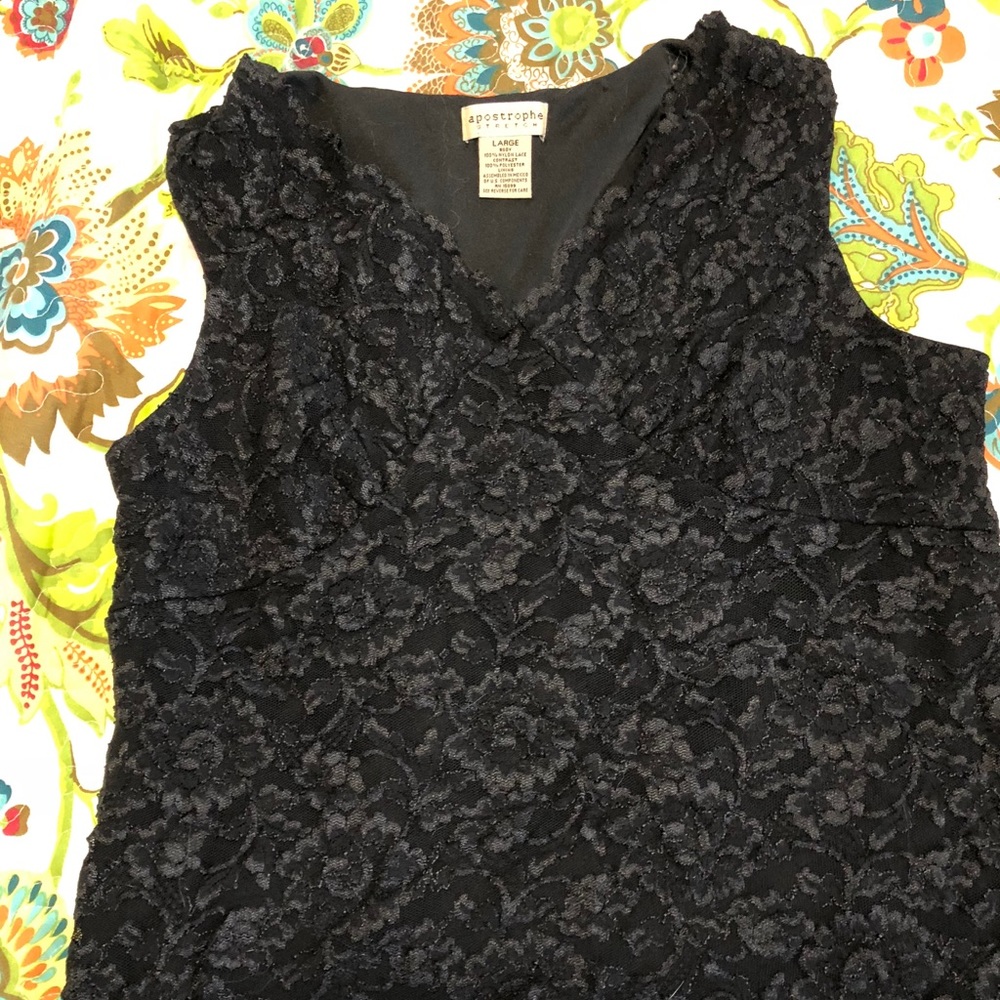 Apostrophe lace v-neck shall tank top
